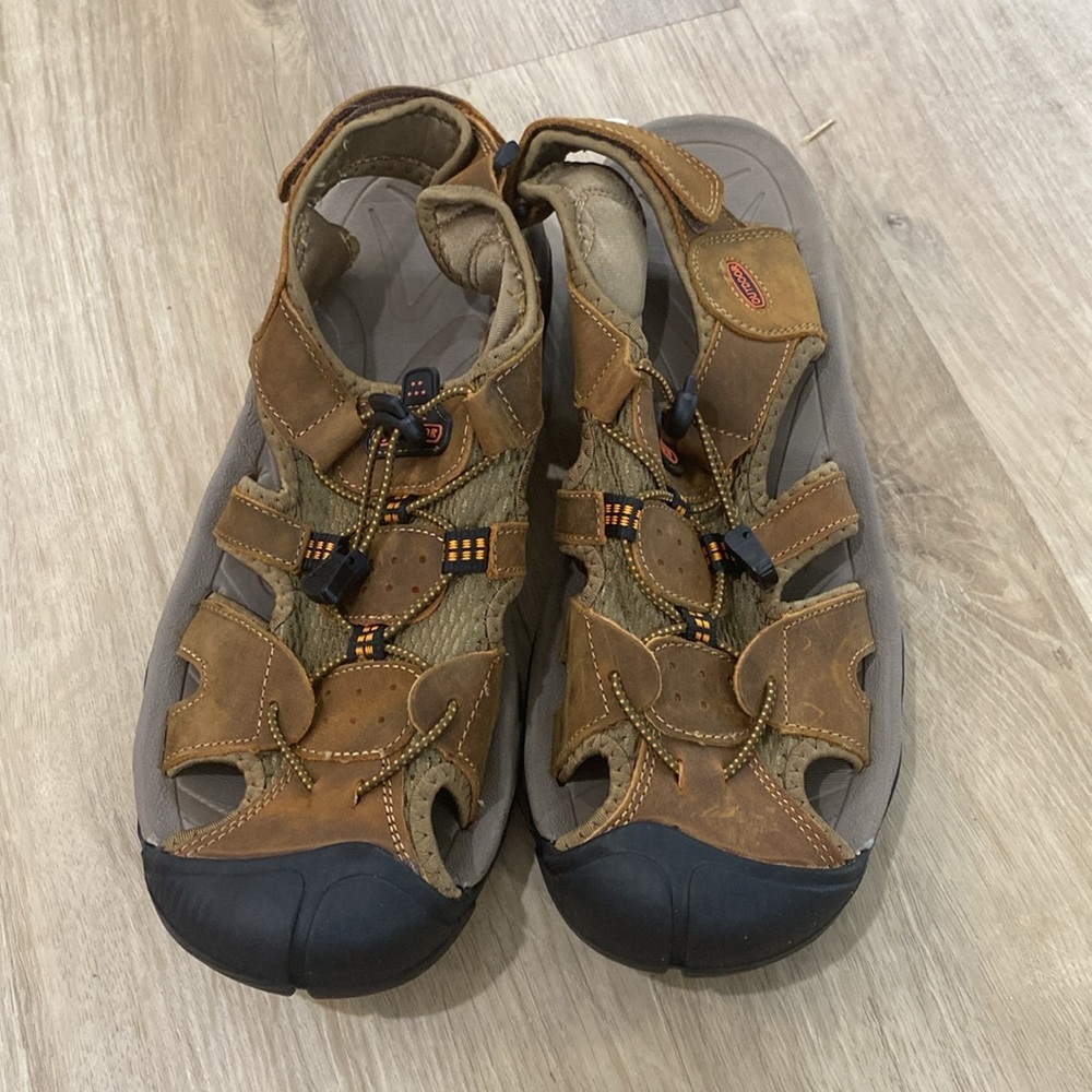 NEW Men’s Outdoor Leather Closed Toe Sport Sandals - Picture 2 of 4